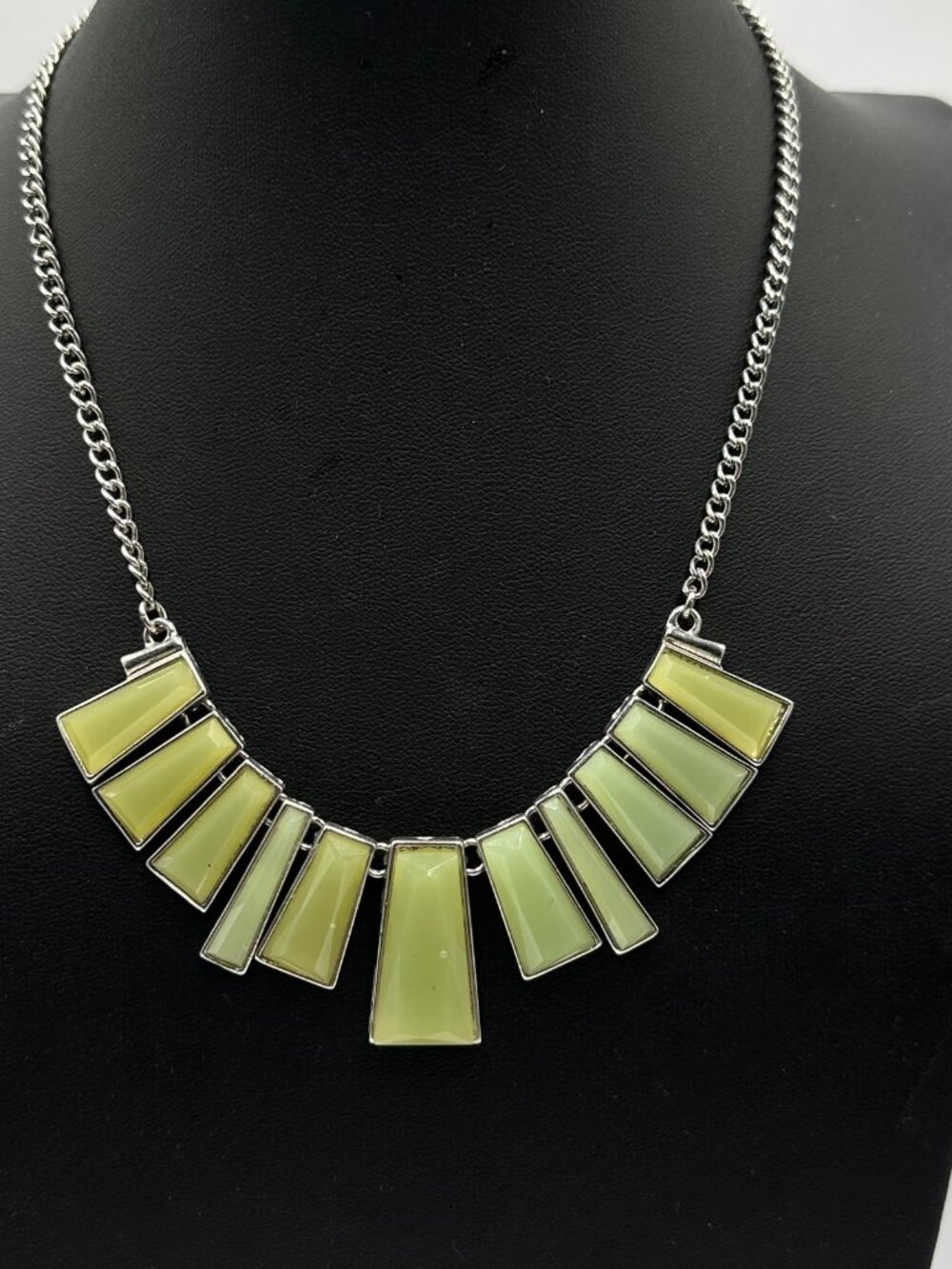 3/$30 Green Geometric Bib Necklace Silver Tone Acrylic Panels Chain Link 18"